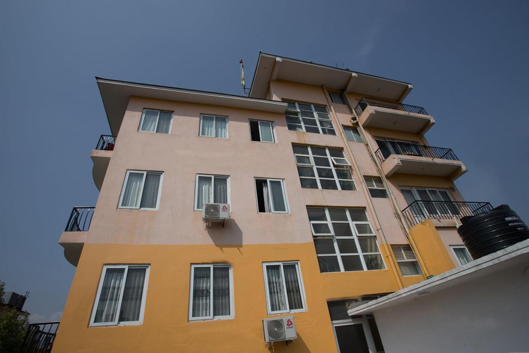 Oyo 135 Lost Garden Apartment And Guest House Κατμαντού Εξωτερικό φωτογραφία